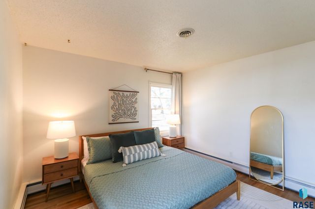 1016 S Lyndale Ave Avenue, Sioux Falls, SD 57105