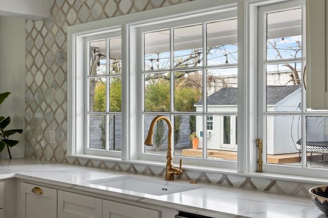 4002 Bradwood RD, Austin, TX 78722