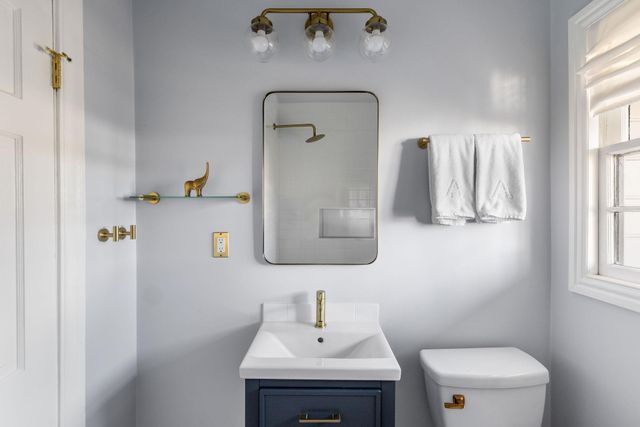 4002 Bradwood RD, Austin, TX 78722