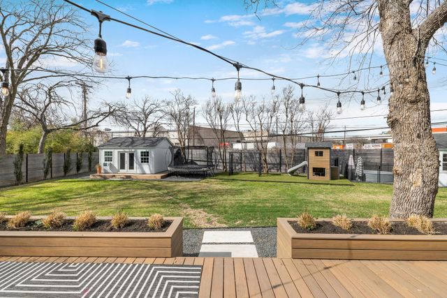 4002 Bradwood RD, Austin, TX 78722