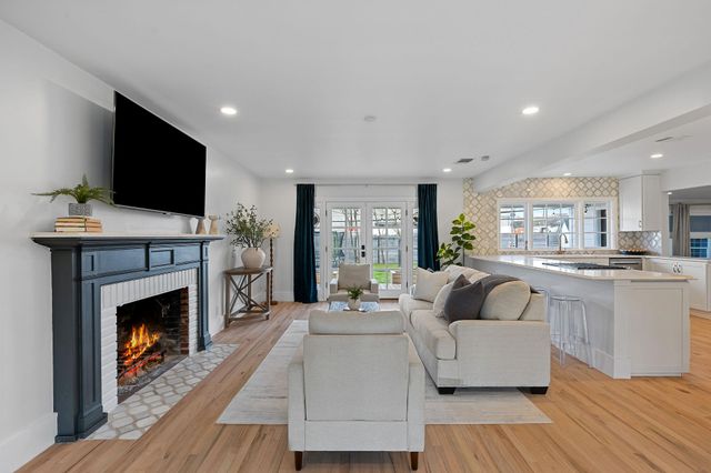 4002 Bradwood RD, Austin, TX 78722