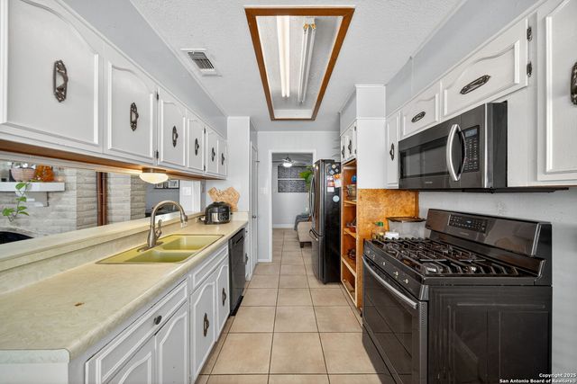 7707 Mary Carolyn St, San Antonio, TX 78240