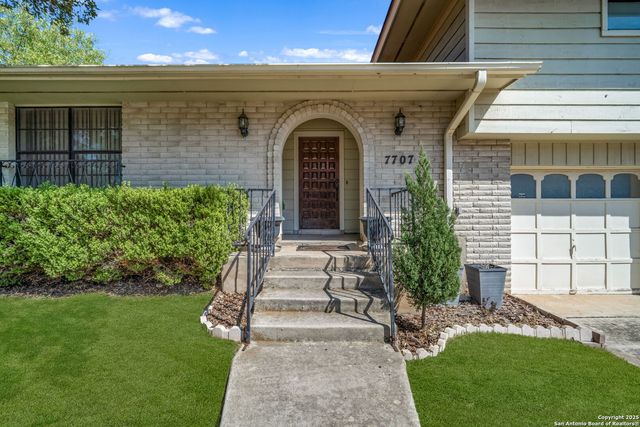7707 Mary Carolyn St, San Antonio, TX 78240
