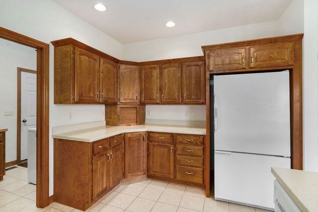 6162 S Hunters Trail, Springfield, MO 65810