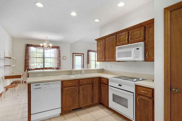 6162 S Hunters Trail, Springfield, MO 65810