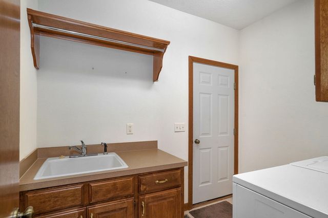 6162 S Hunters Trail, Springfield, MO 65810