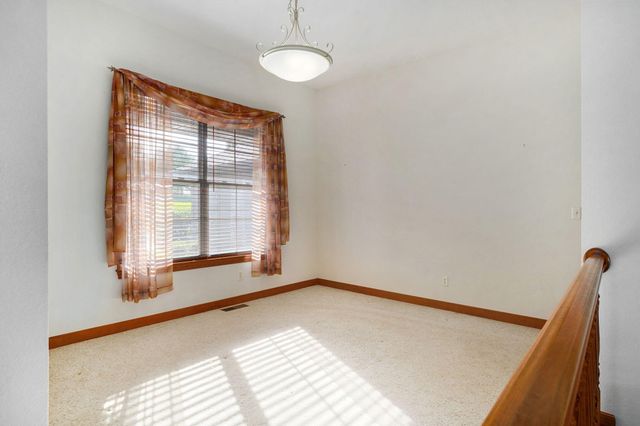 6162 S Hunters Trail, Springfield, MO 65810