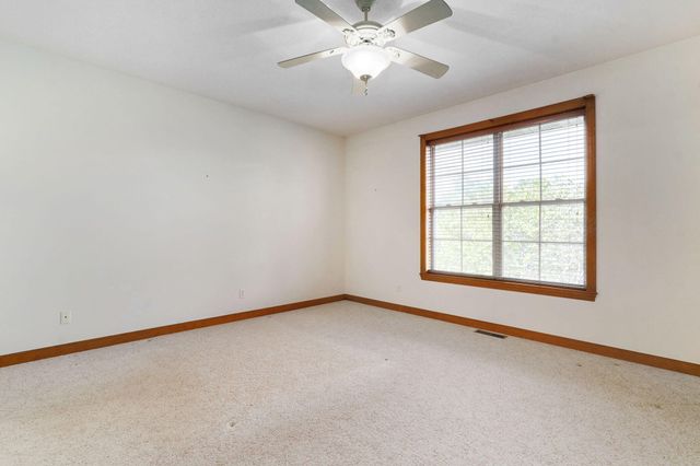 6162 S Hunters Trail, Springfield, MO 65810