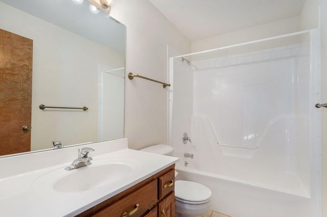 6162 S Hunters Trail, Springfield, MO 65810