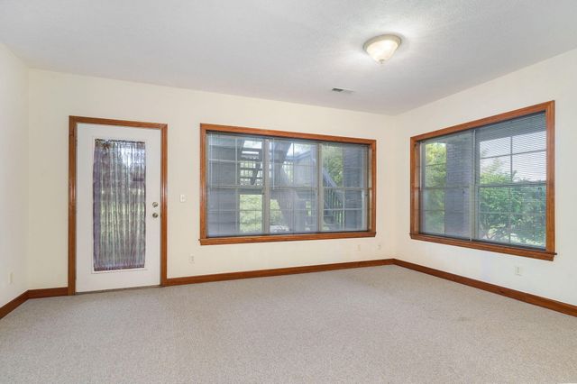 6162 S Hunters Trail, Springfield, MO 65810