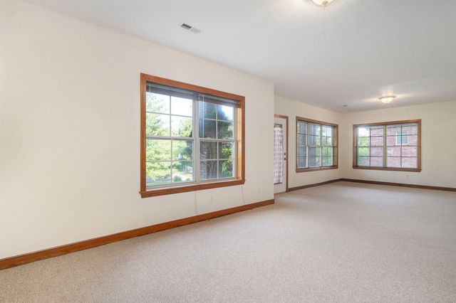 6162 S Hunters Trail, Springfield, MO 65810