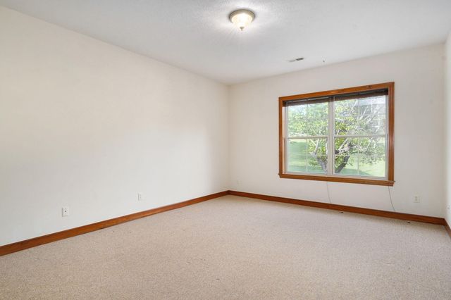 6162 S Hunters Trail, Springfield, MO 65810