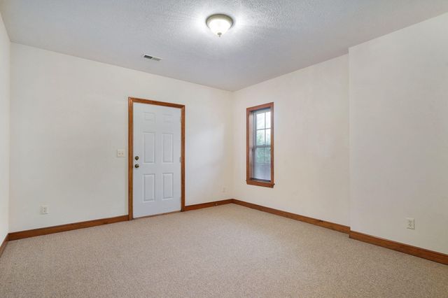 6162 S Hunters Trail, Springfield, MO 65810