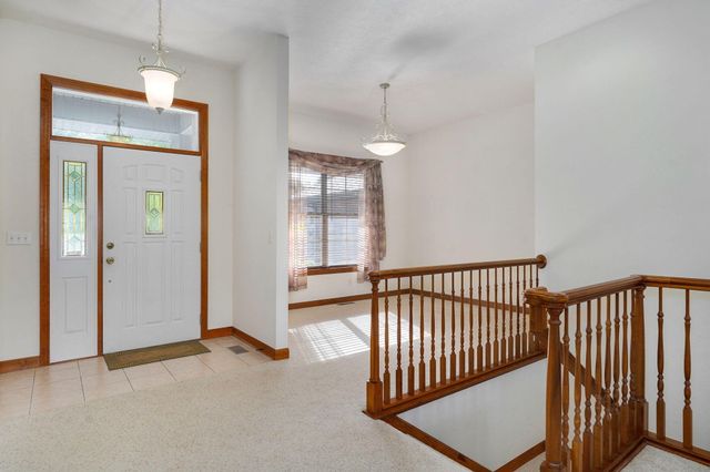 6162 S Hunters Trail, Springfield, MO 65810