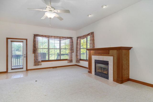 6162 S Hunters Trail, Springfield, MO 65810
