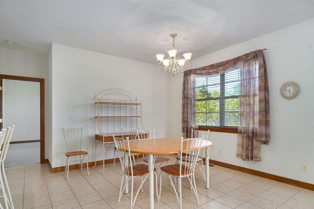 6162 S Hunters Trail, Springfield, MO 65810