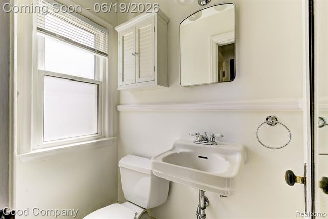 831 W Breckenridge Street, Ferndale, MI 48220
