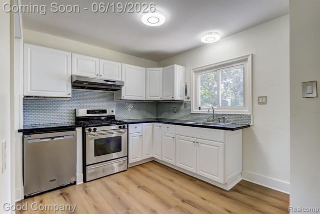 831 W Breckenridge Street, Ferndale, MI 48220