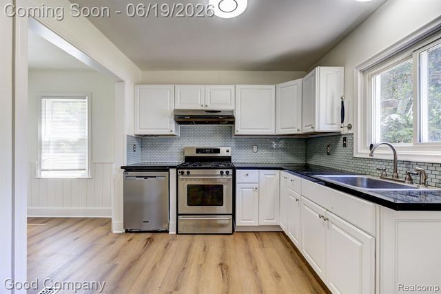 831 W Breckenridge Street, Ferndale, MI 48220
