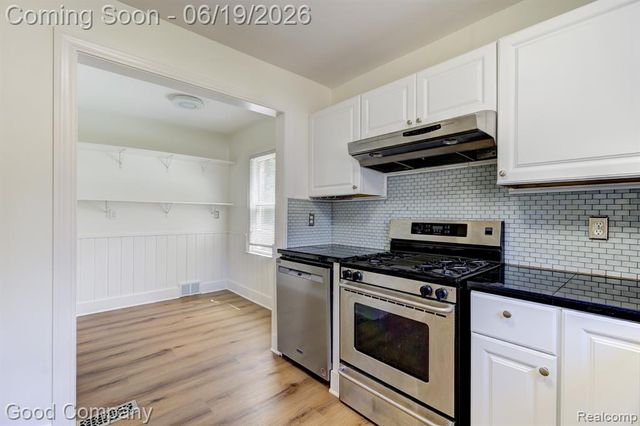 831 W Breckenridge Street, Ferndale, MI 48220