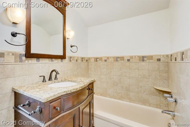 831 W Breckenridge Street, Ferndale, MI 48220