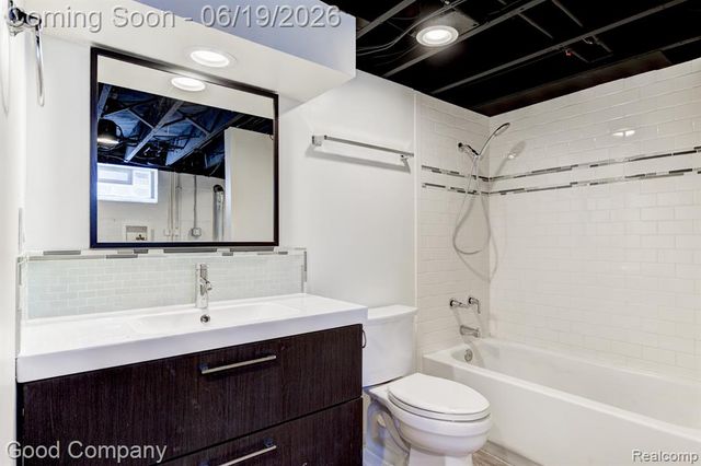 831 W Breckenridge Street, Ferndale, MI 48220