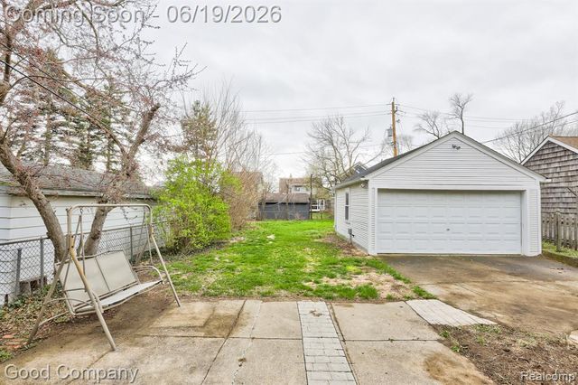 831 W Breckenridge Street, Ferndale, MI 48220