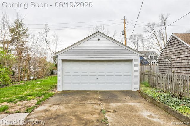 831 W Breckenridge Street, Ferndale, MI 48220