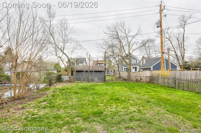 831 W Breckenridge Street, Ferndale, MI 48220