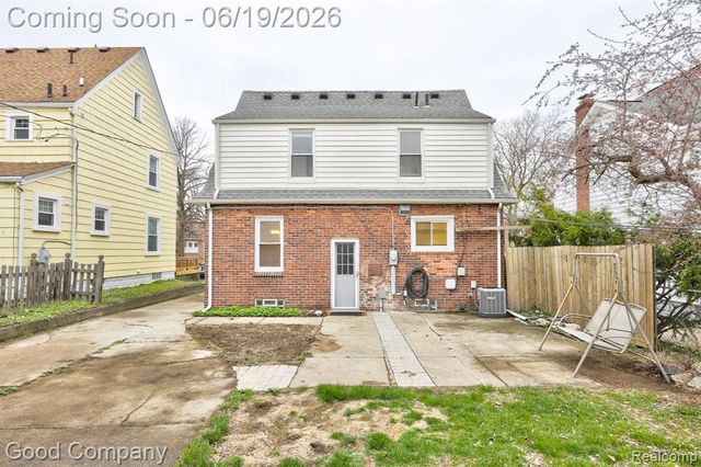 831 W Breckenridge Street, Ferndale, MI 48220