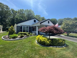 525 Cranston Lane, Ridge, NY 11961