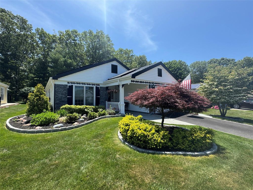 525 Cranston Lane, Ridge, NY 11961