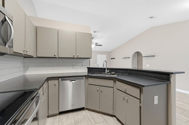 8276 Verdura Street, Navarre, FL 32566