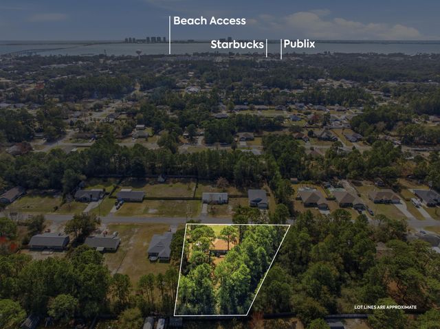 8276 Verdura Street, Navarre, FL 32566