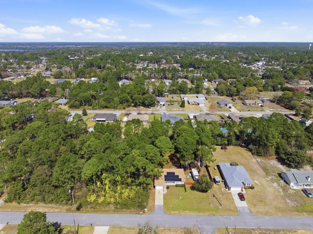 8276 Verdura Street, Navarre, FL 32566