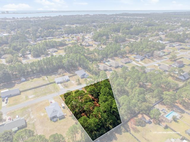 8276 Verdura Street, Navarre, FL 32566