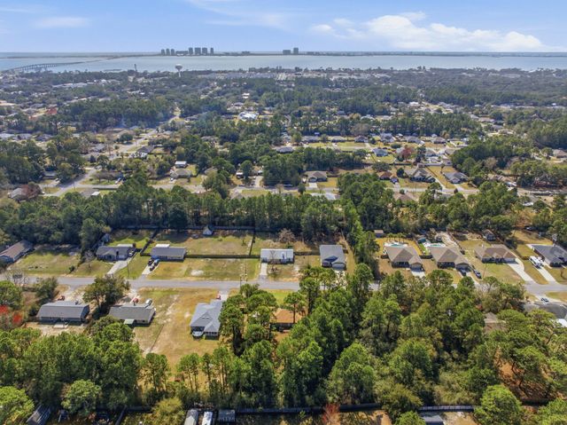 8276 Verdura Street, Navarre, FL 32566