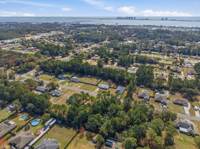 8276 Verdura Street, Navarre, FL 32566