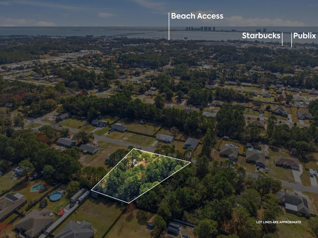 8276 Verdura Street, Navarre, FL 32566
