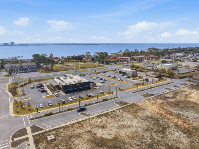 8276 Verdura Street, Navarre, FL 32566