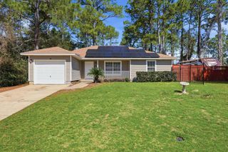 8276 Verdura Street, Navarre, FL 32566