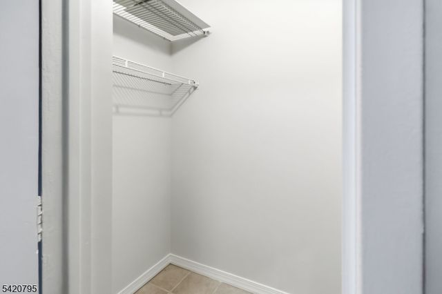 2 Claridge Dr 10-i, Verona Twp., NJ 07044