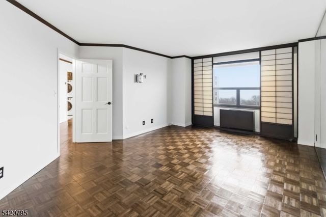 2 Claridge Dr 10-i, Verona Twp., NJ 07044