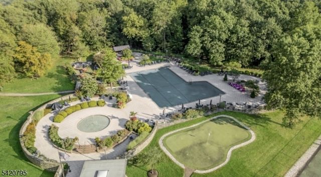 2 Claridge Dr 10-i, Verona Twp., NJ 07044