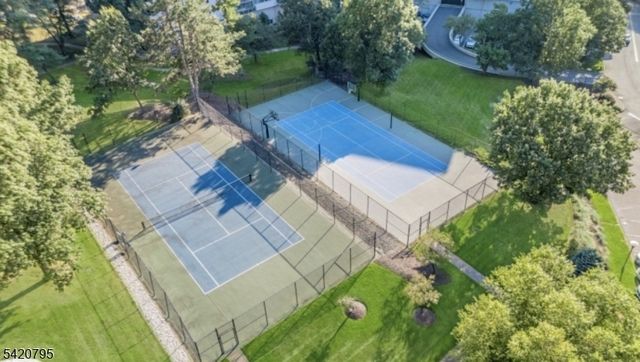 2 Claridge Dr 10-i, Verona Twp., NJ 07044