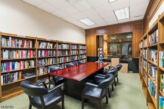 2 Claridge Dr 10-i, Verona Twp., NJ 07044