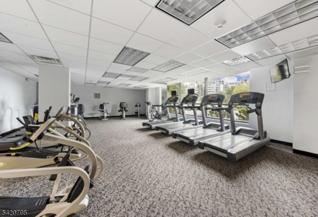 2 Claridge Dr 10-i, Verona Twp., NJ 07044