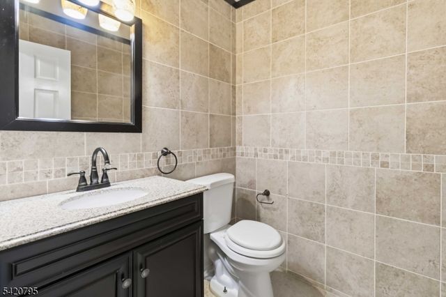 2 Claridge Dr 10-i, Verona Twp., NJ 07044