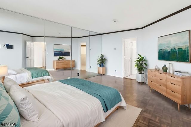 2 Claridge Dr 10-i, Verona Twp., NJ 07044