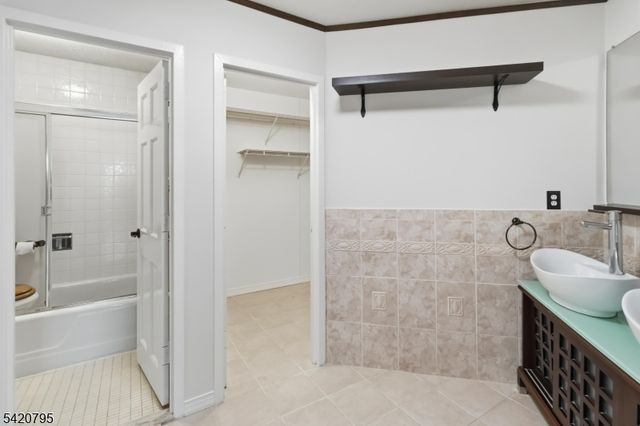 2 Claridge Dr 10-i, Verona Twp., NJ 07044